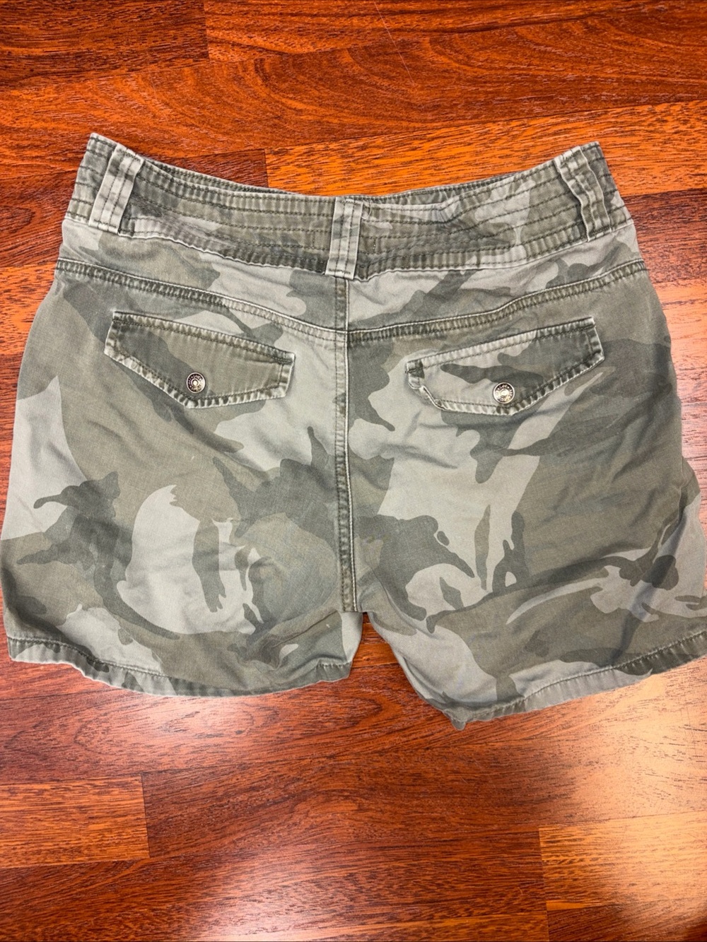 Lee Women's Camo Cargo Shorts - Green Camouflage - Picture 5 of 6